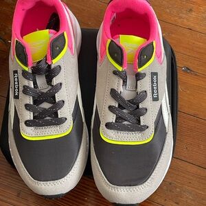 Reebok Limited Edition Sz 2